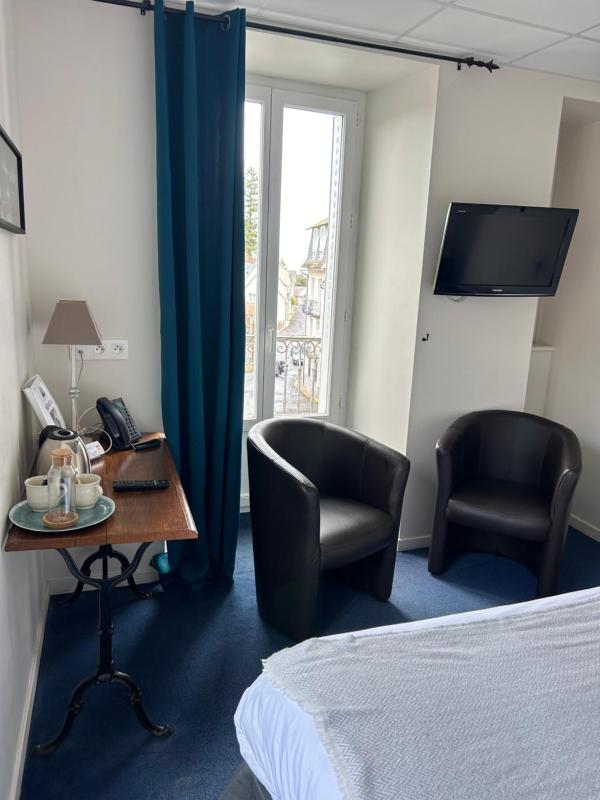 Double Room with Balcony image 1