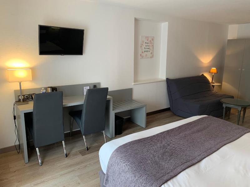 Deluxe Double or Twin Room image 4