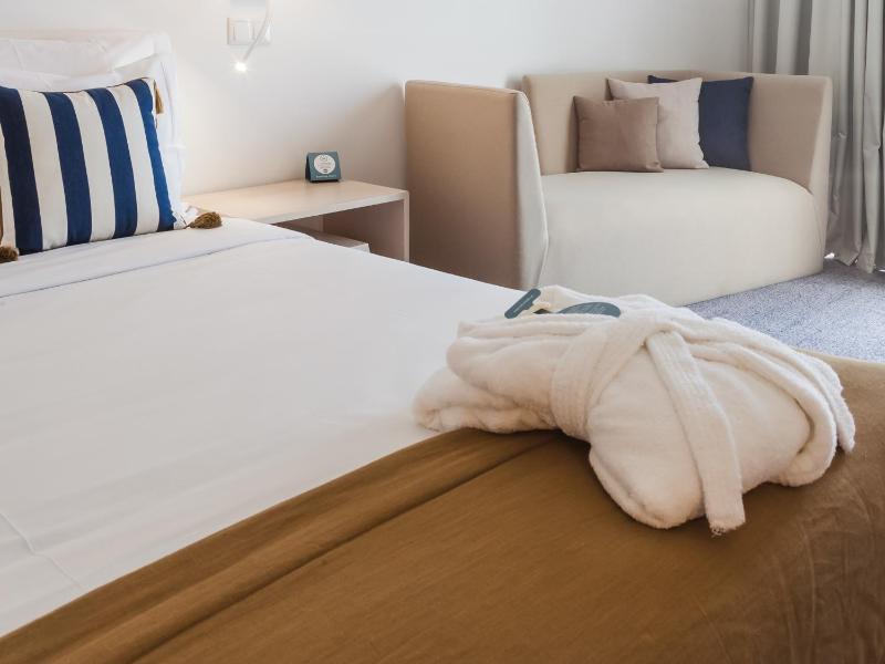 Standard Double Room image 2