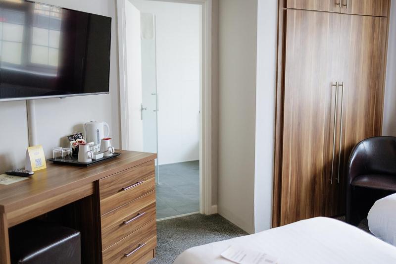 Superior Twin Room image 4