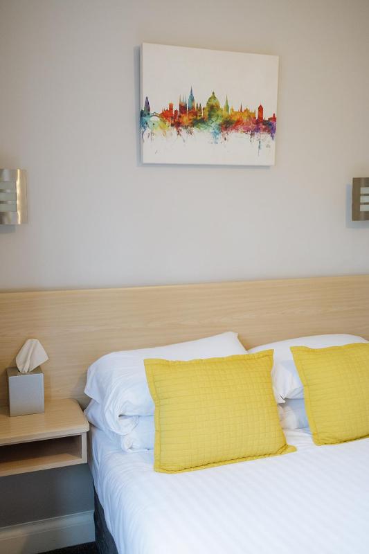 Double Room image 3