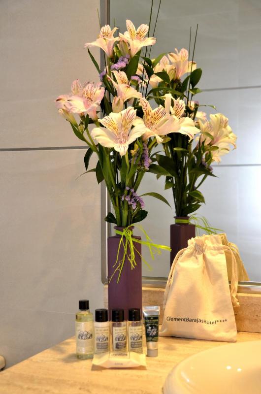 Classic Quadruple Room image 4