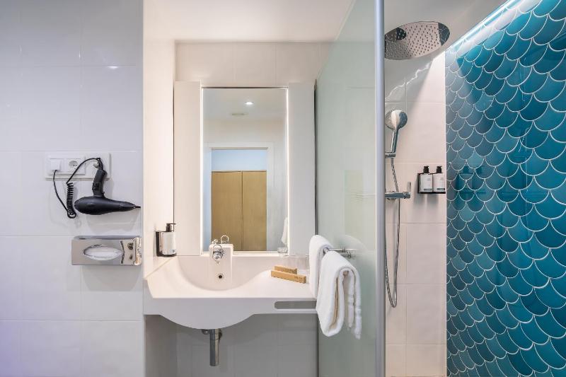 Superior Double Room image 4