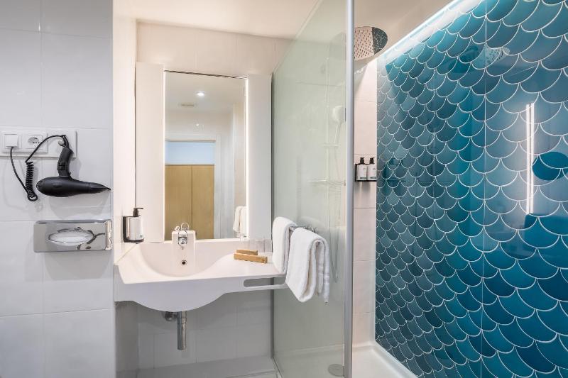 Superior Double Room image 3