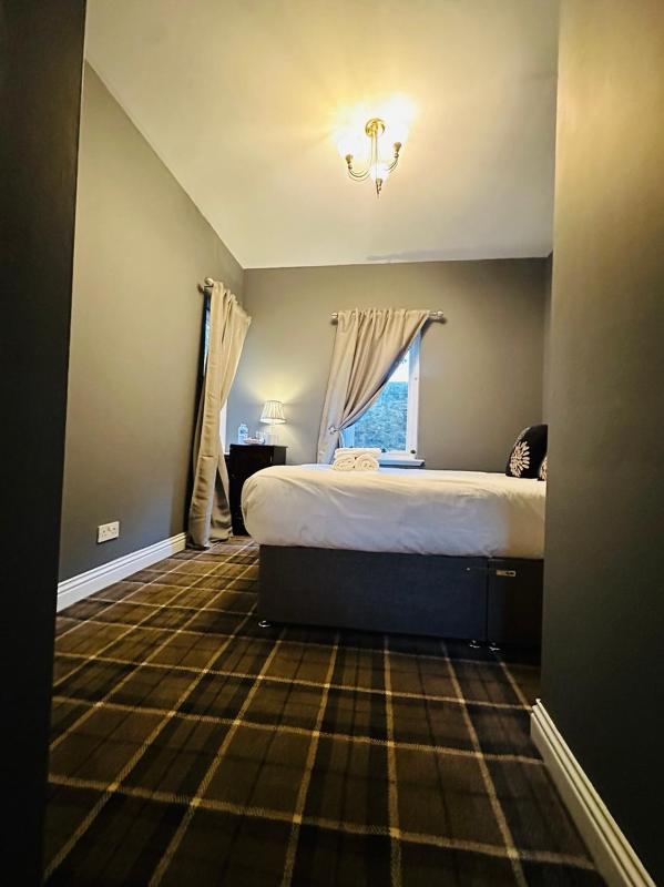 Small Double Room image 3