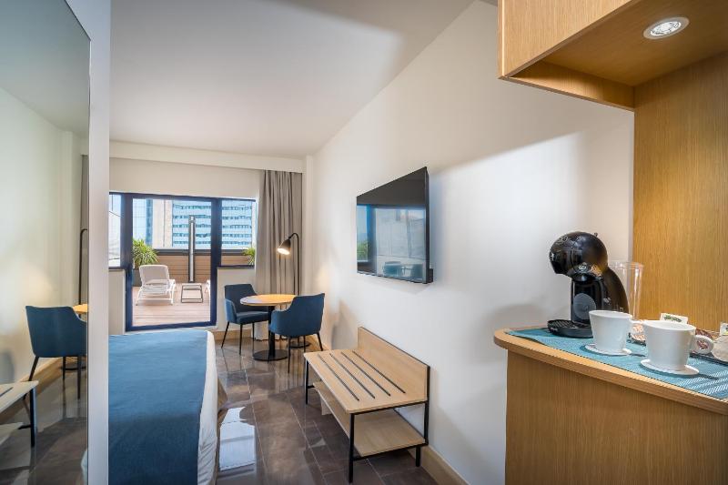 Double Room with Terrace image 3