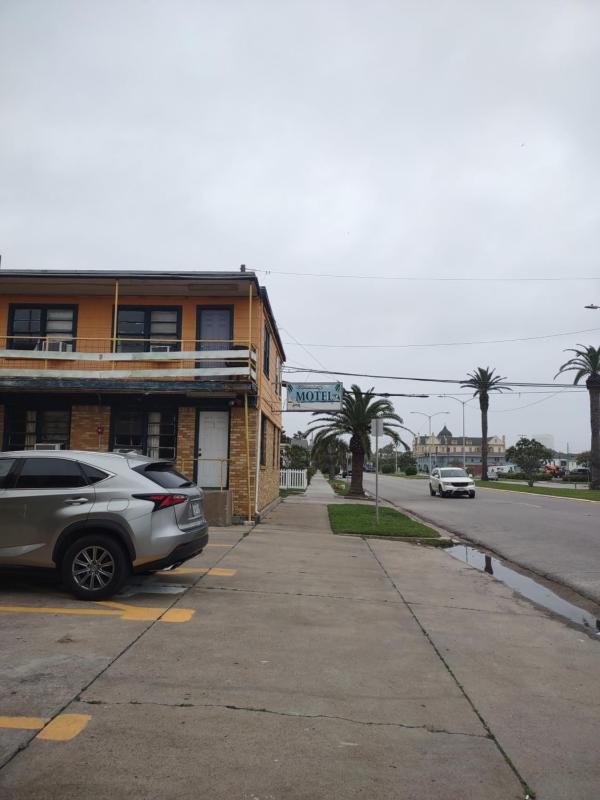 Rosenberg Motel - image 11