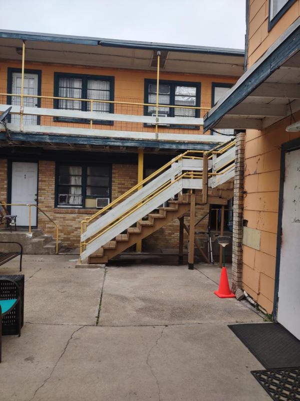 Rosenberg Motel - image 10