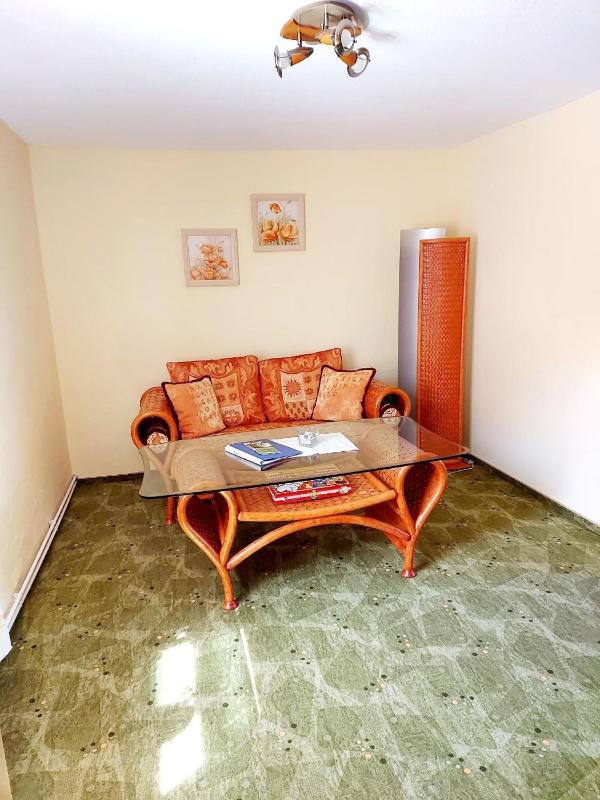 Ferienwohnung mit Terrasse nur wenige Gehminuten bis zur Ostsee - b48756 Images