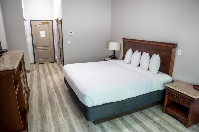 King Room - Non-Smoking image 3