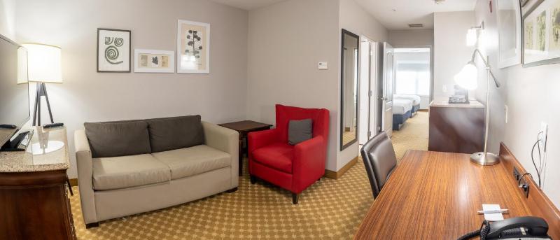 One-Bedroom Suite with Two Queen Beds and Sofa Bed - Non-Smoking image 2