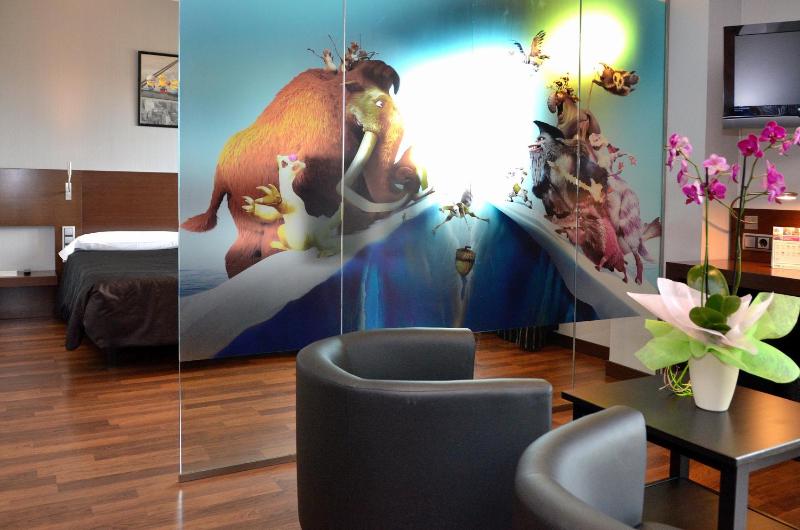 Quadruple Room image 1