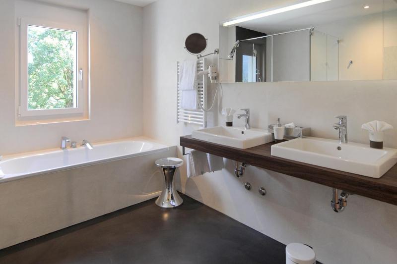 Superior Junior Suite with Balcony image 4