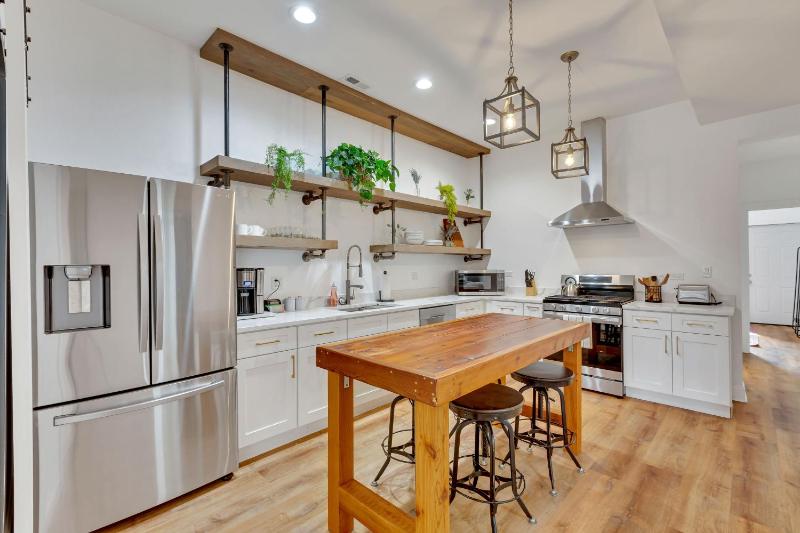 Bright Modern 4Bd 2Ba in the Heart of Wrigleyville condo - image 12