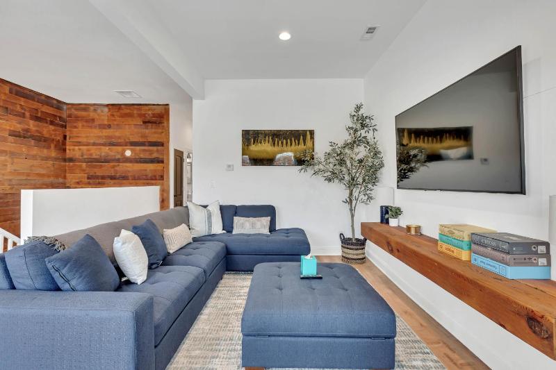 Bright Modern 4Bd 2Ba in the Heart of Wrigleyville condo - image 16