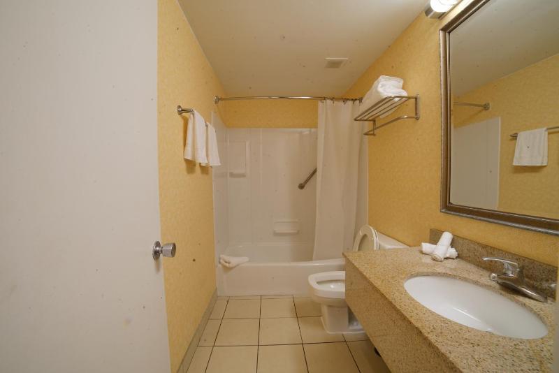 Standard Double Room with Two Double Beds image 3
