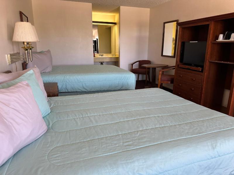 Windcrest Inn and Suites - image 10