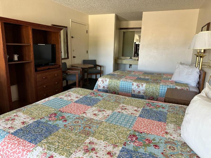 Windcrest Inn and Suites - image 7