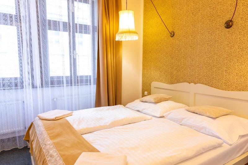 Deluxe Triple Room image 1