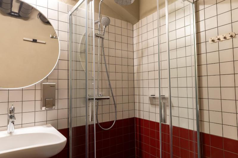 Bed in 6-Bed Dormitory Room image 2