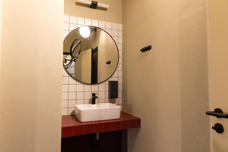 Bed in 6-Bed Dormitory Room image 3