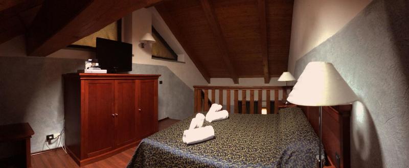 Superior Double Room with Spa Access - Split Level image 3
