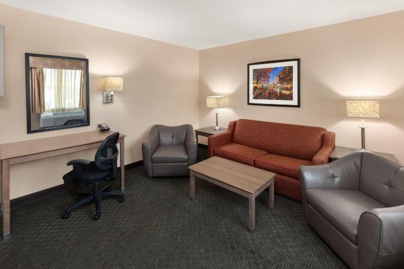 Two Room Suite image 4