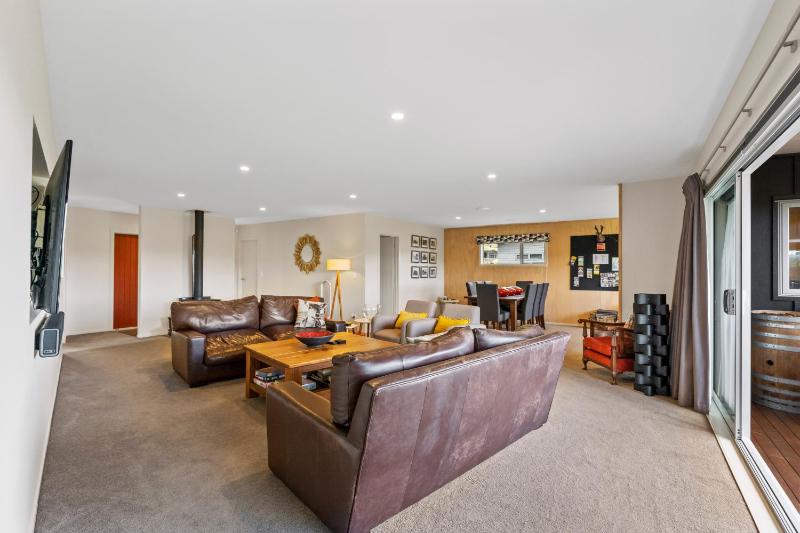 Lake Life Kinloch - Taupo Holiday Home - image 24