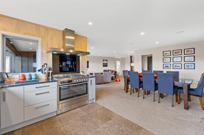 Lake Life Kinloch - Taupo Holiday Home - image 13
