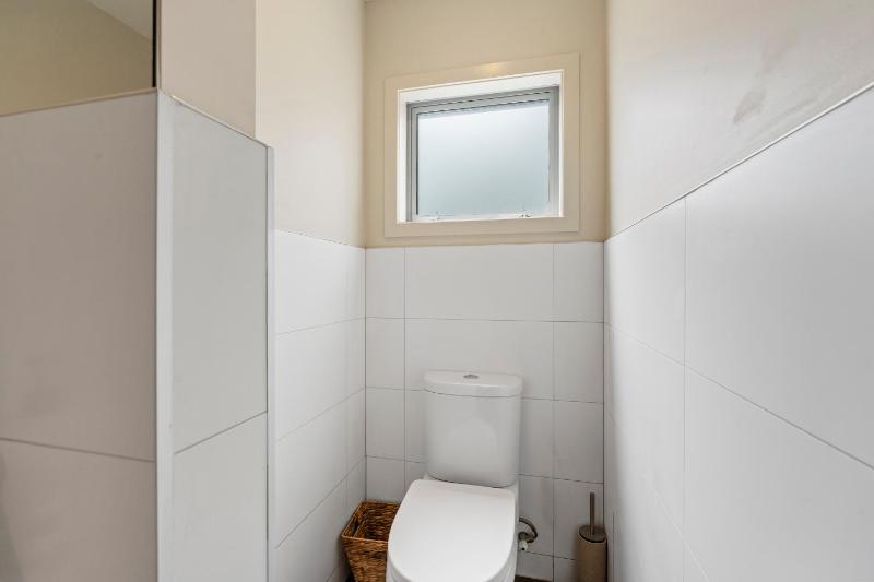 Lake Life Kinloch - Taupo Holiday Home - image 4