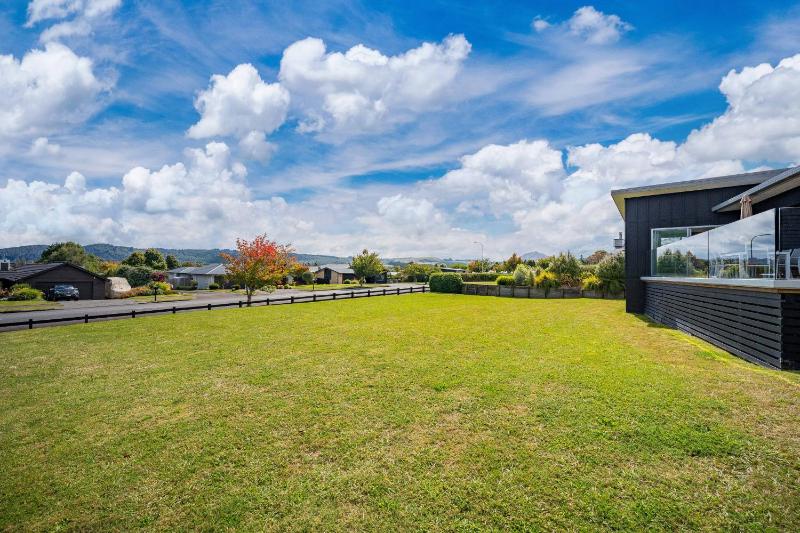Lake Life Kinloch - Taupo Holiday Home - image 22