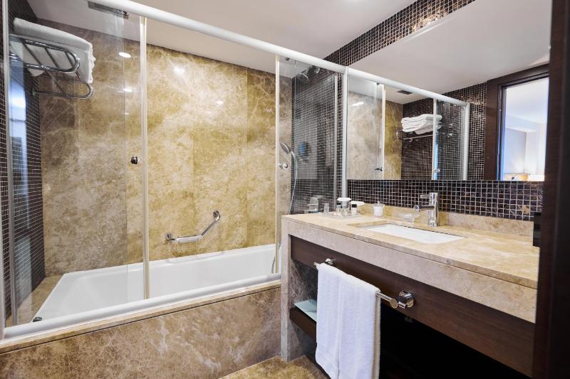 Grand Deluxe King Room - Free SPA Access image 1