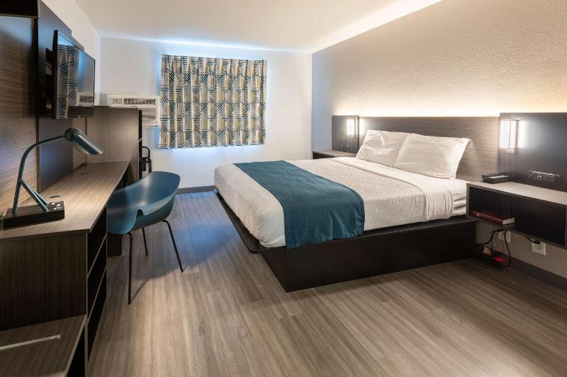 Queen Room - Disability Access image 1