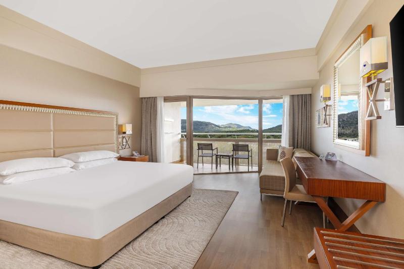 King Room with Garden View image 1