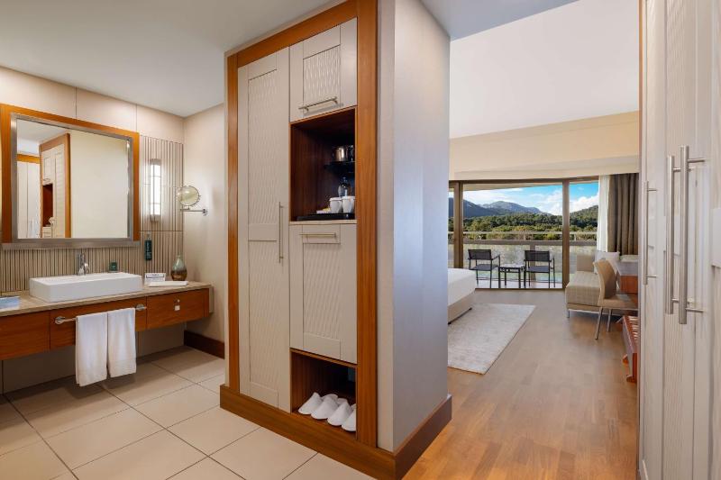 Family Room with Garden View image 3