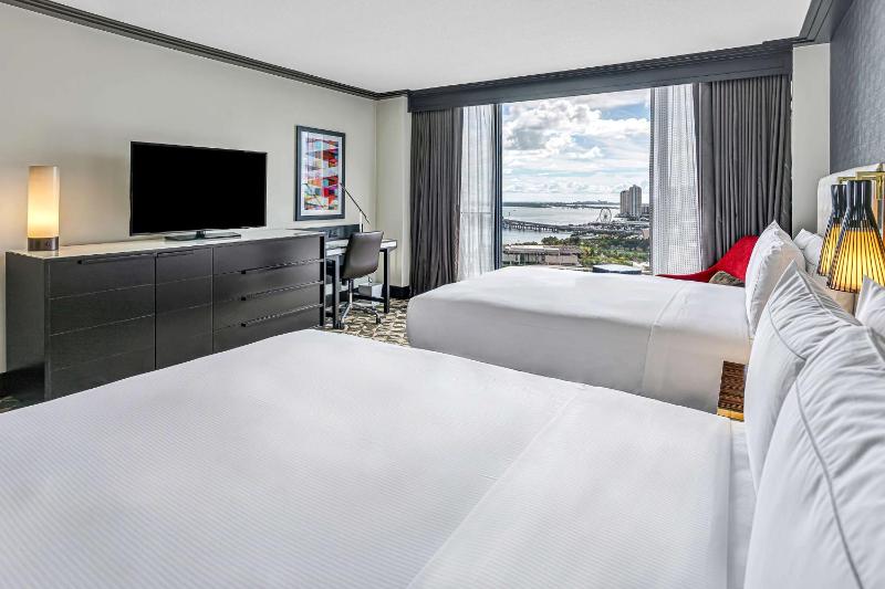 Queen Room with Two Queen Beds and Bay View  image 1