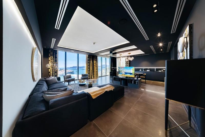 Suite with Sea View image 1