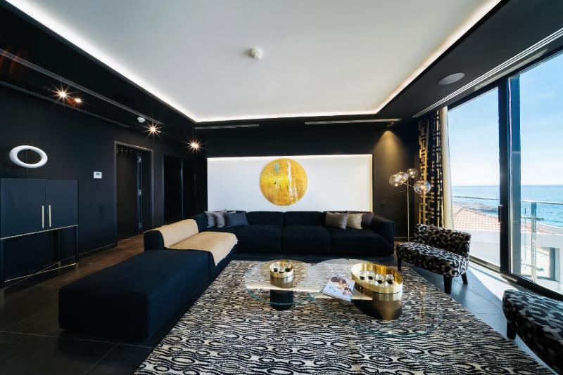 Suite with Sea View image 4