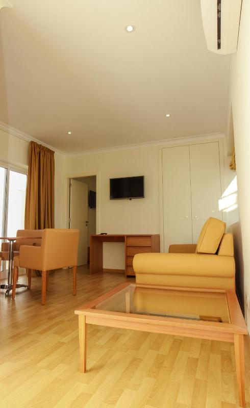 Queen Suite image 3