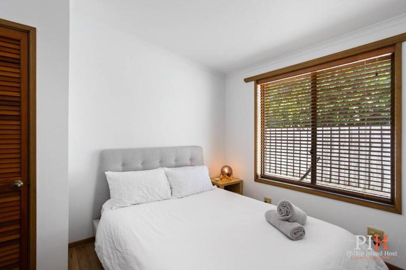 Private Gate to Beach Sleeps 10 - image 10