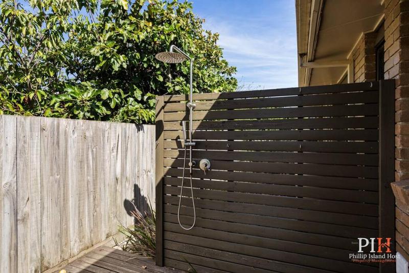 Private Gate to Beach Sleeps 10 - image 14