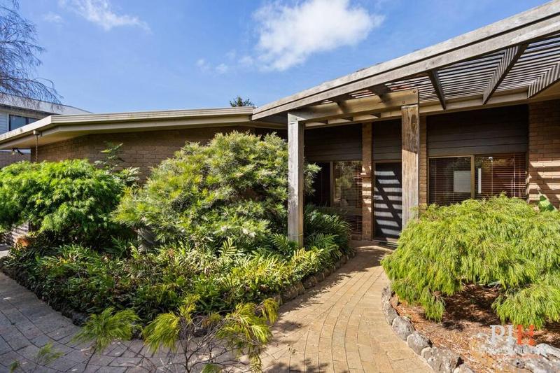 Private Gate to Beach Sleeps 10 - image 13