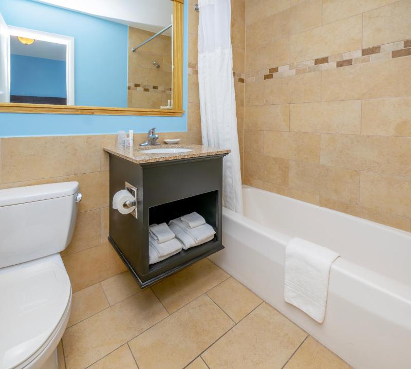 Standard Room with Two Double Beds image 4