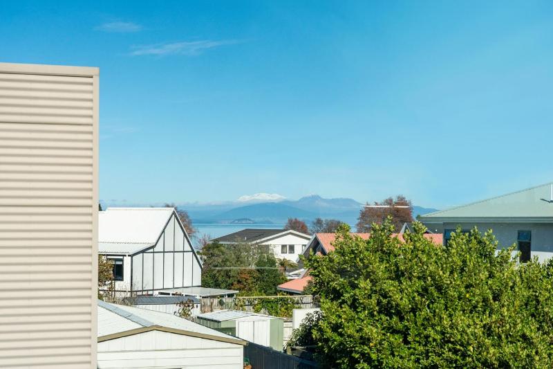Fresh on Fletcher - Taupo Holiday Home - image 9