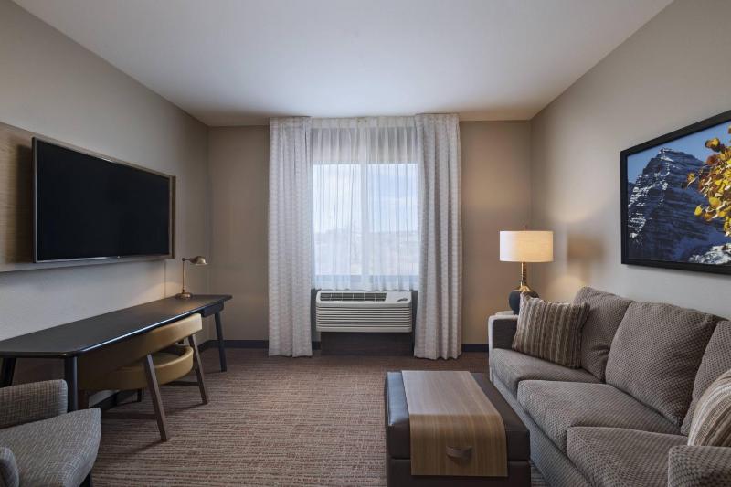Suite, 1 King, Sofa bed image 4