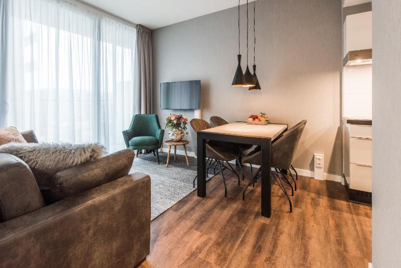 1 Bedroom Apartment with Balcony and Sofa Bed image 1
