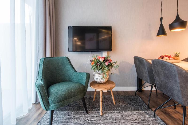 1 Bedroom Apartment with Balcony and Sofa Bed image 4