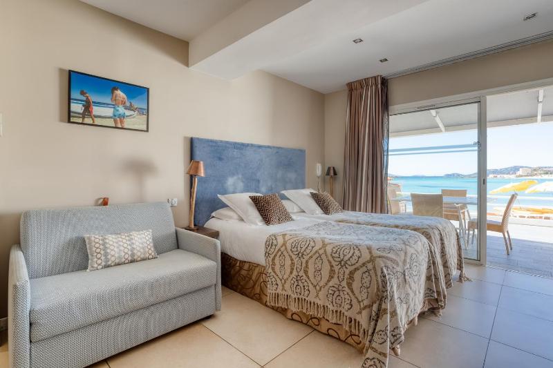 Superior Twin Room image 1