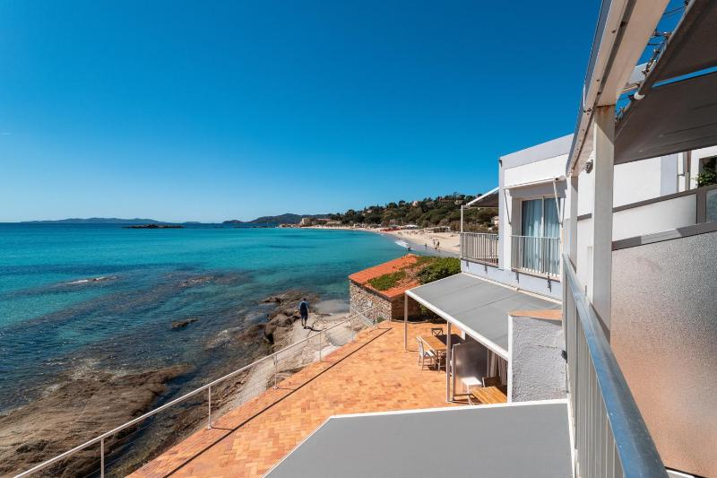 Twin Room with Sea View image 3