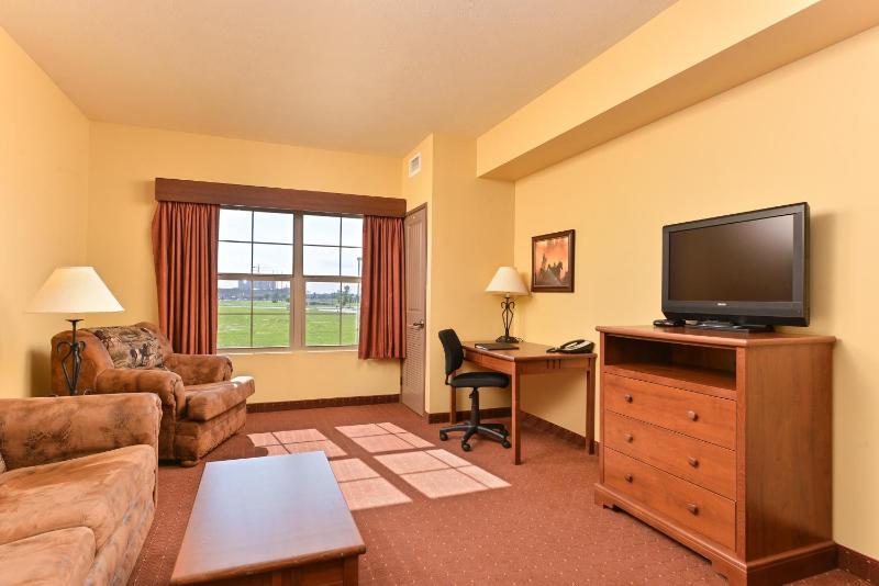 Two-Bedroom Suite with a King Bed and a Queen Bed - Non Smoking image 4
